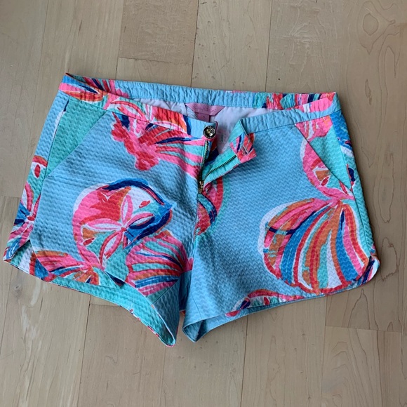Lilly Pulitzer sand dollar shorts - Picture 1 of 3